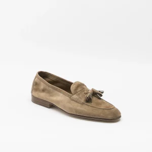 Mocassino con nappine Edward Green Portland in camoscio beige (Sand Baby Calf)